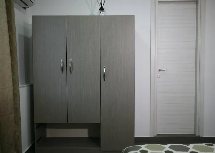 Dimora Portanolana 3* نابولي